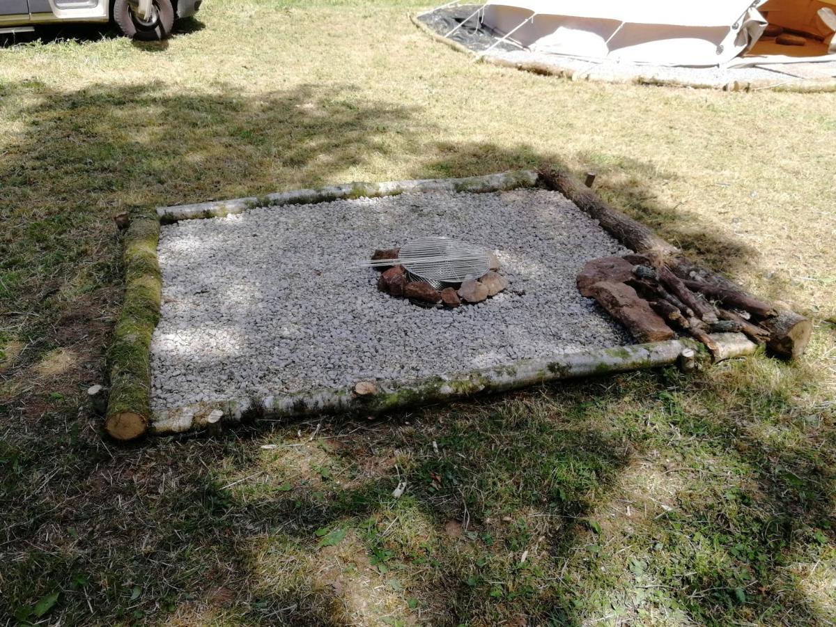 Tente Insolite 1 A 5 Personnes Plouray Bagian luar foto